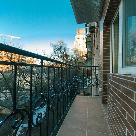 Апартаменты На Кловском Спуске В Центре Kyiv Exterior photo