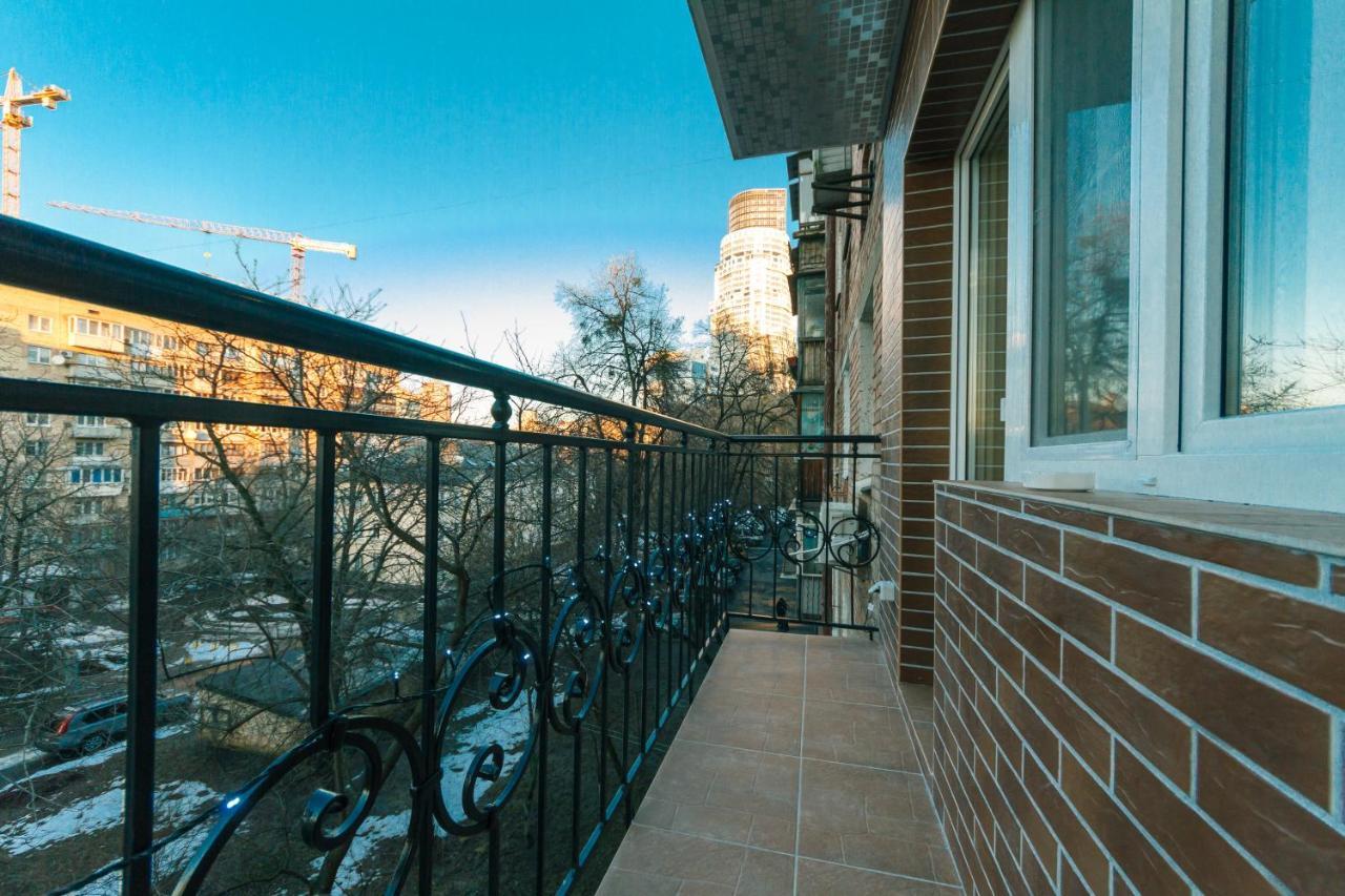 Апартаменты На Кловском Спуске В Центре Kyiv Exterior photo